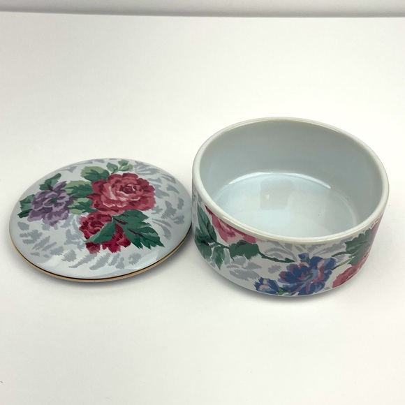 Vintage Victorian Rose Porcelain Trinket Box - Picture 7 of 7